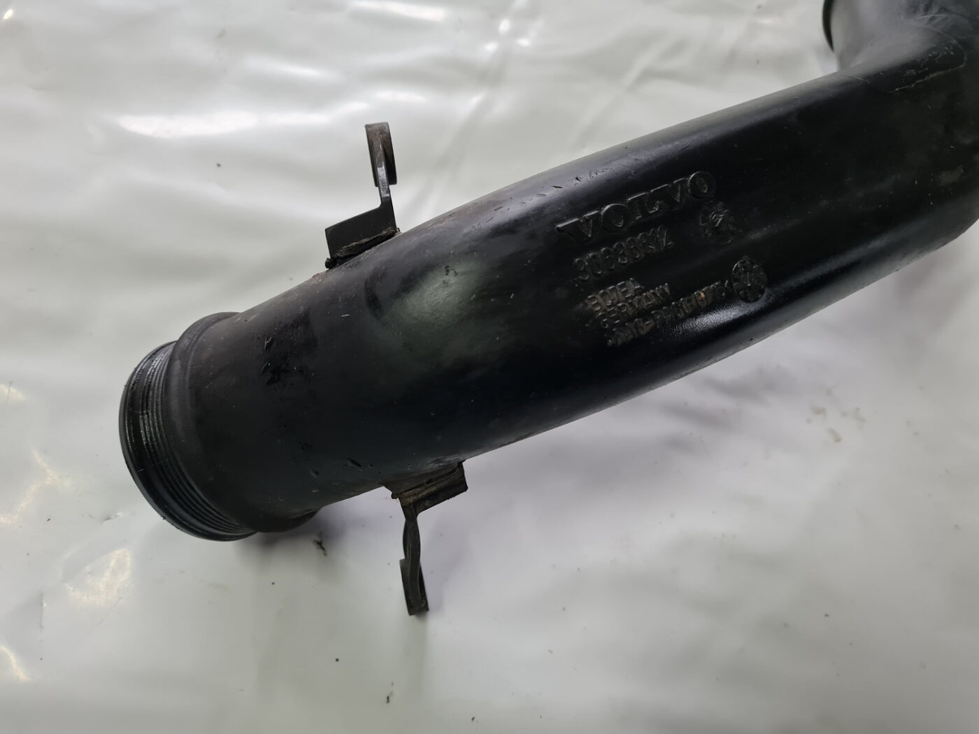 Interkulera caurule priekš VOLVO XC 60 2009 2 Interkulera caurule priekš VOLVO XC 60 2009