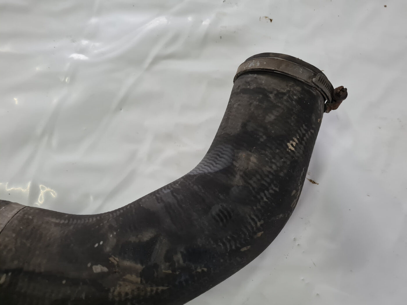 Interkulera caurule priekš VOLVO XC 60 2009 3 Interkulera caurule priekš VOLVO XC 60 2009