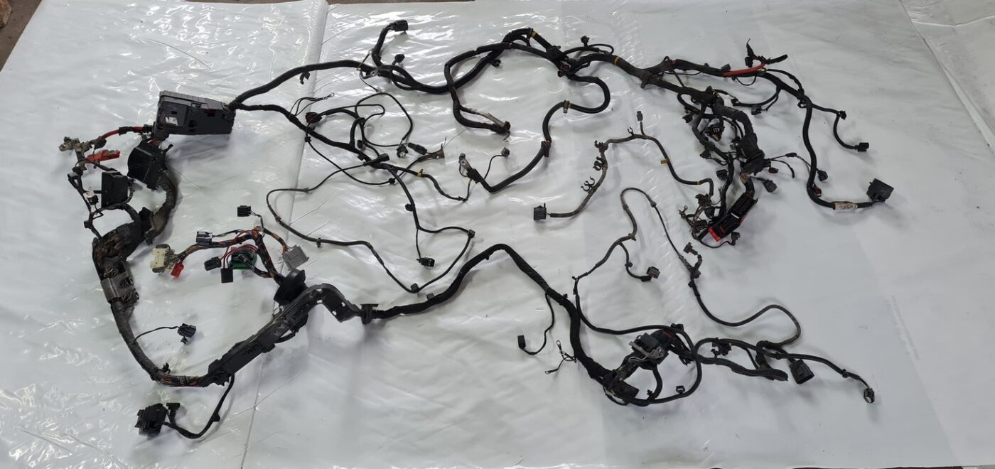 Dzinēja vadi priekš VOLVO XC 60 2009 1 Dzinēja vadi priekš VOLVO XC 60 2009