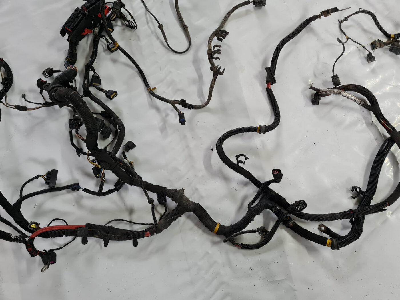 Dzinēja vadi priekš VOLVO XC 60 2009 9 Dzinēja vadi priekš VOLVO XC 60 2009