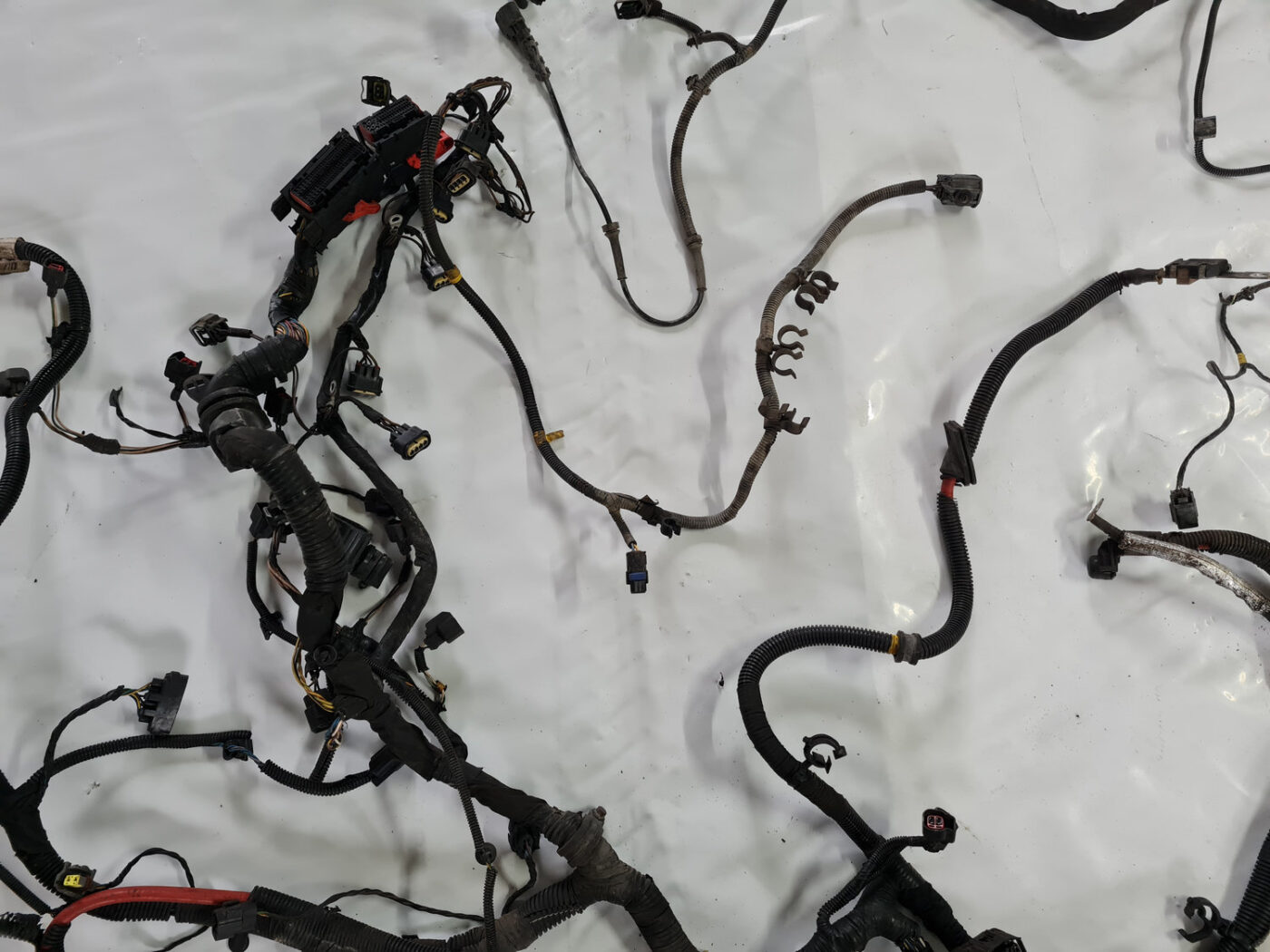 Dzinēja vadi priekš VOLVO XC 60 2009 8 Dzinēja vadi priekš VOLVO XC 60 2009