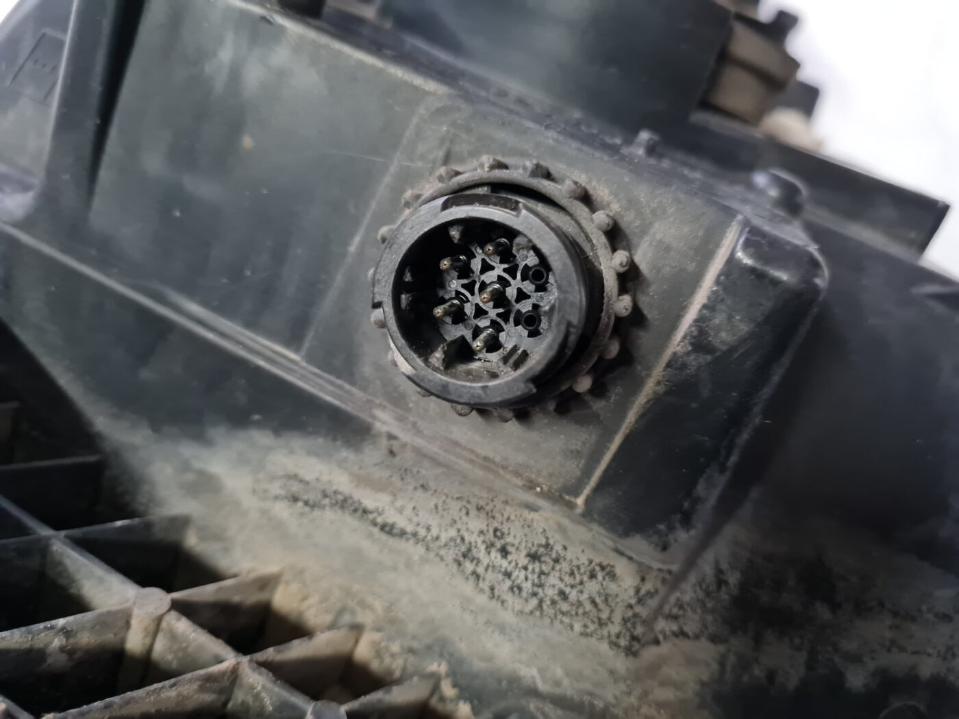 Priekšējais labais lukturis priekš RENAULT TRUCK 2004 3 Priekšējais labais lukturis priekš RENAULT TRUCK 2004