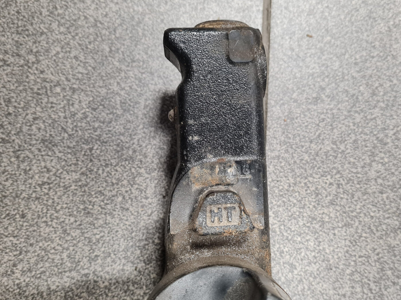 Sakabes ierīce (āķis) priekš BMW 525D E61 2007 TOURING BLACK 8 Sakabes ierīce (āķis) priekš BMW 525D E61 2007 TOURING BLACK