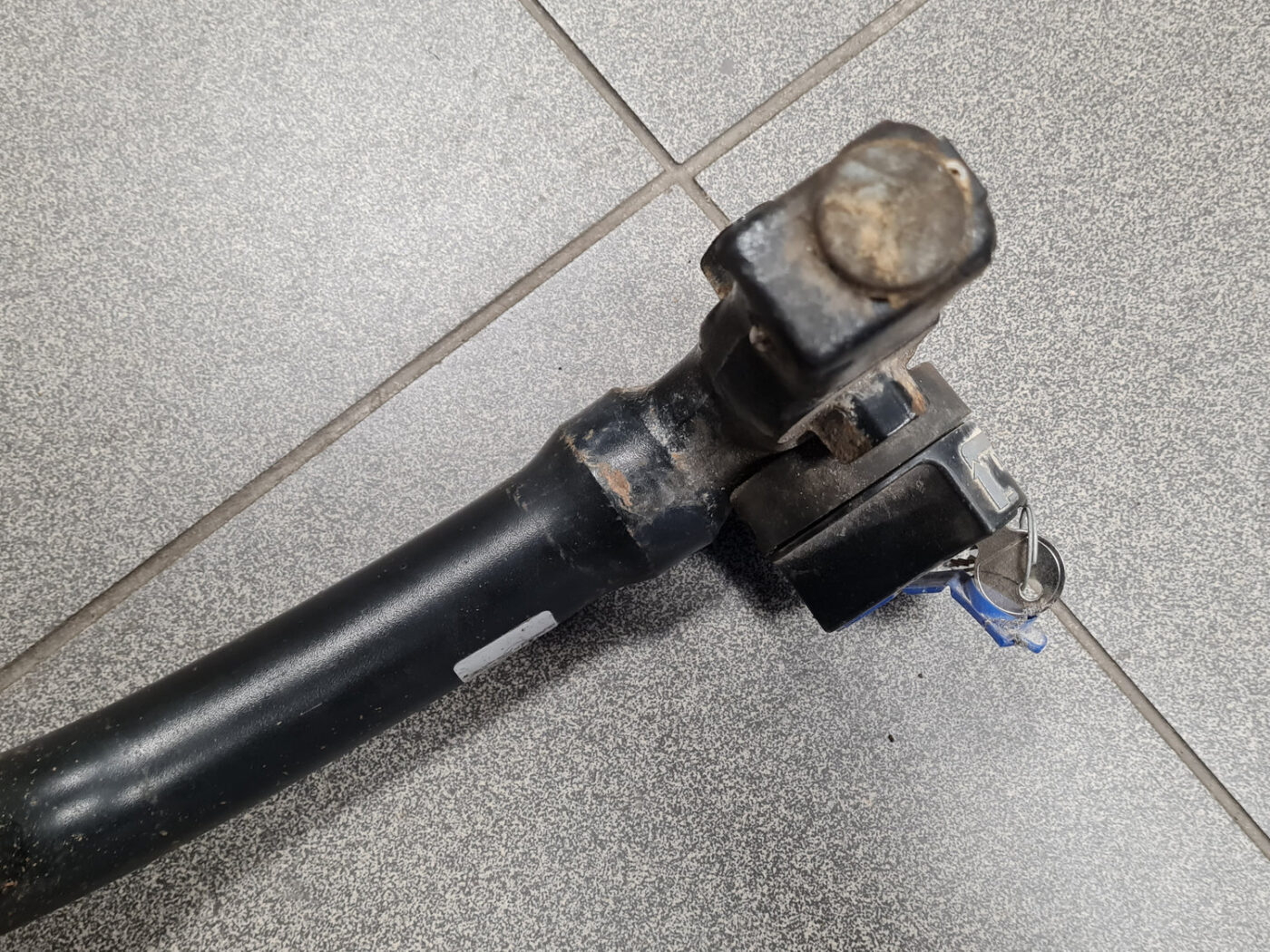 Sakabes ierīce (āķis) priekš BMW 525D E61 2007 TOURING BLACK 6 Sakabes ierīce (āķis) priekš BMW 525D E61 2007 TOURING BLACK