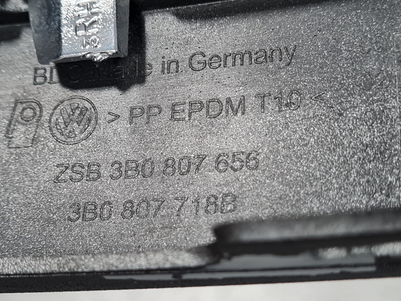 Priekšēja bufera uzlika priekš VW PASSAT B5+ 2001-2005 3 Priekšēja bufera uzlika priekš VW PASSAT B5+ 2001-2005