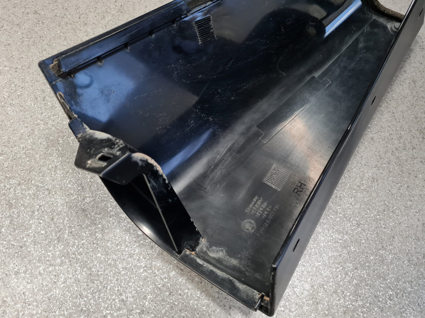 Sānu ārēja virsbūves uzlika priekš SKODA YETI 2012 6 Sānu ārēja virsbūves uzlika priekš SKODA YETI 2012